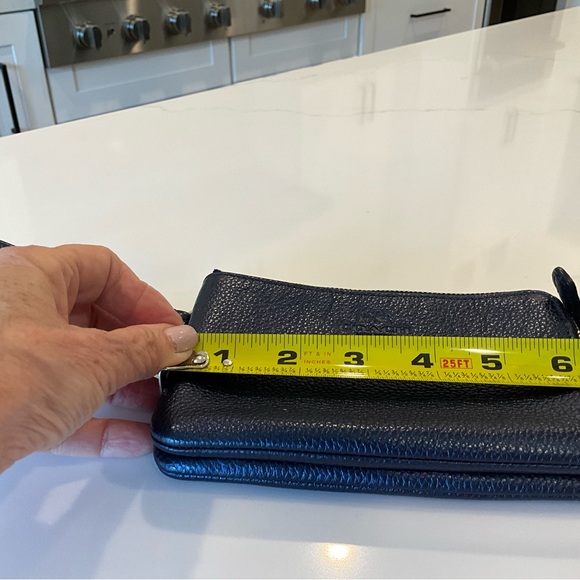 EUC COACH PEBBLED LEATHER DOUBLE ZIPPER METALLIC BLUE WRISTLET - Picture 6 of 8